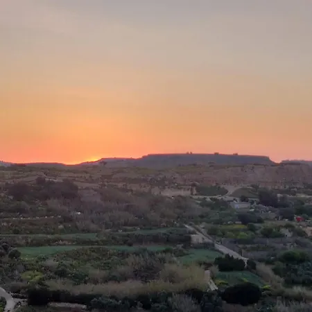 Ta'roza Modern With Balcony & Distant Sea Views - Gozo شقة