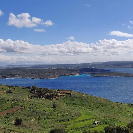 Ta'roza Modern With Balcony & Distant Sea Views - Gozo شقة