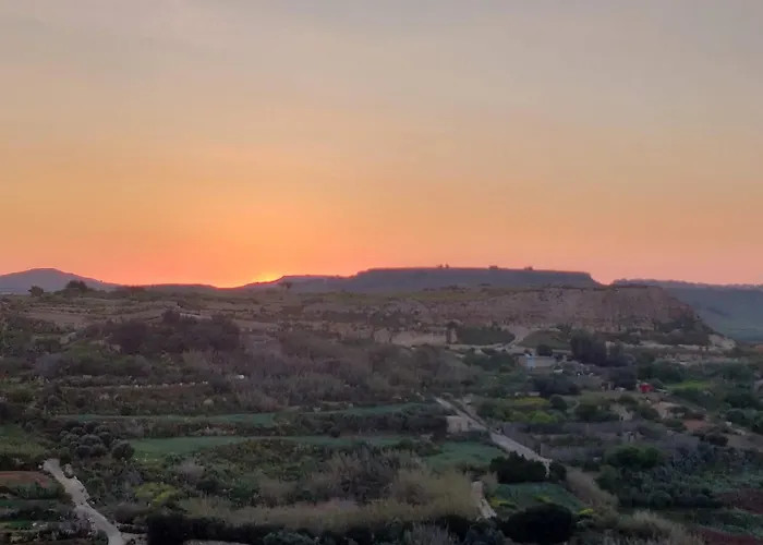 Ta'roza Modern With Balcony & Distant Sea Views - Gozo شقة