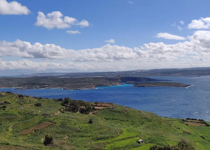 Ta'roza Modern With Balcony & Distant Sea Views - Gozo شقة